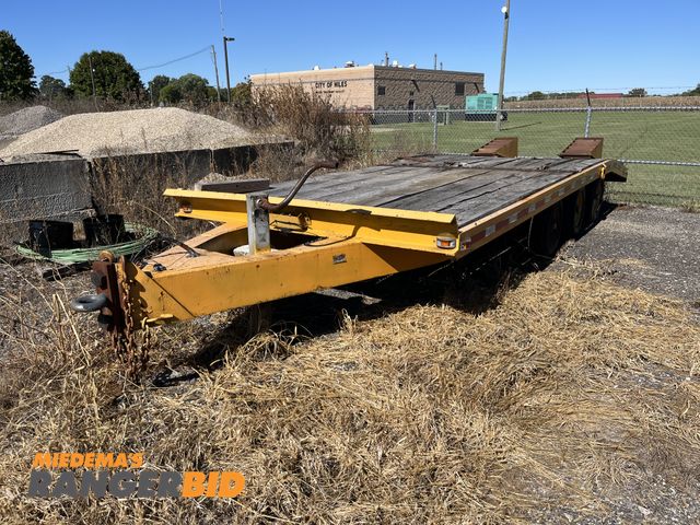Lot 30-916 - 1971 General 18STD Equipment Trailer Flat Bed Trailer