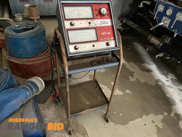 Lot 30-3387 - Sun Battery tester Antique, believed to be in working condition. Has been sitting for years. Municipality owned. Seller will load.