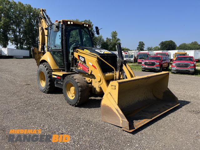 Lot 30-1678 - 2005 CAT 450F Backhoe Loader
