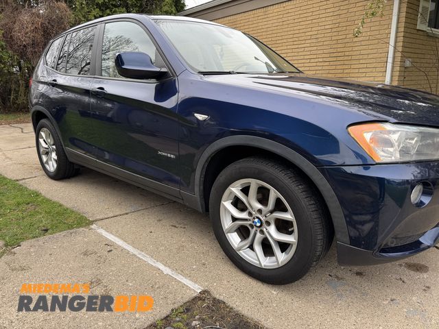 Lot 30-11107 - 2013 BMW X3 xDrive28i SUV AWD