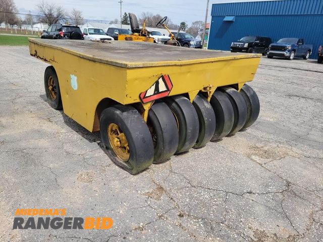 Lot 30-11098 - Towable Packer Roller