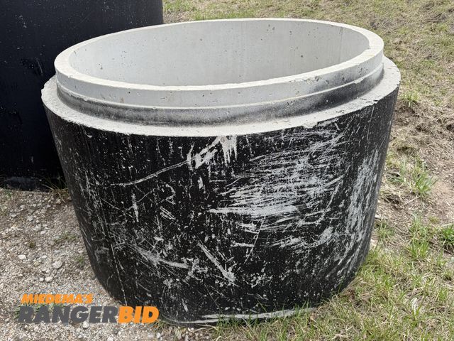 Lot 30-5871 - (1) 32" tall concrete manhole tube with 4' entry and steps.