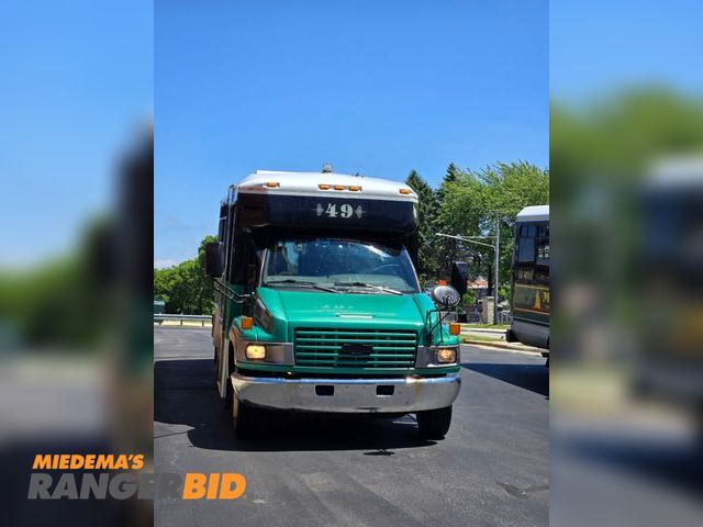 Lot 30-42049 - 2007 chevrolet c5500 26 foot Eldorado Bus