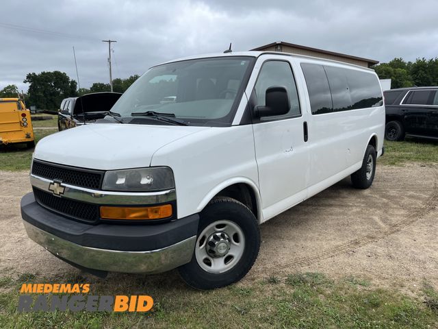 Lot 30-1143 - 2014 Chevrolet Express 15 passenger 6.0L V8 LT 3500 Extended with 98,440 miles Passenger Van RWD