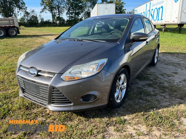 Lot 30-4049 - 2014 Ford Focus with a 2.0L L4 DOHC 16V engine. SE with 82,094 miles Sedan FWD