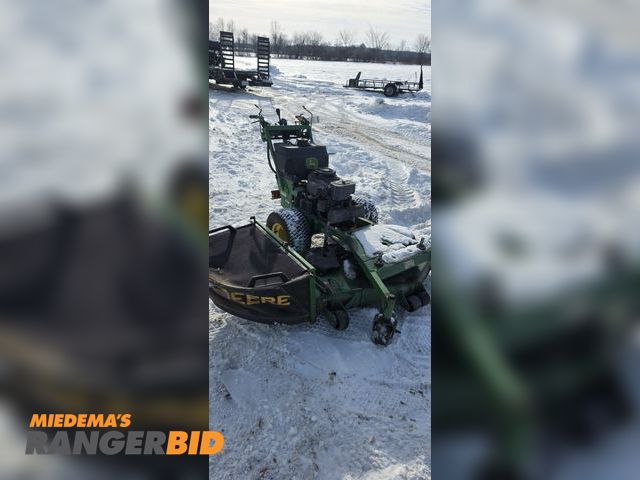 Lot 30-10872 - John Deere 48" walk behind Self-Propelled Lawn Mower Runs
drives
mows
Strong hydro system