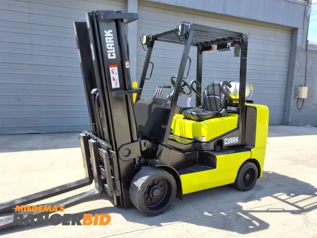 Lot 30-11114 - 2000 Clark 8,000lbs Capacity Forklift - See Video For Operation
