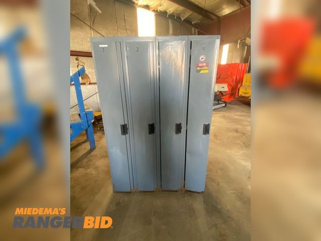 Lot 30-1007 - 1 Storage Locker Steel Construction Storage Locker