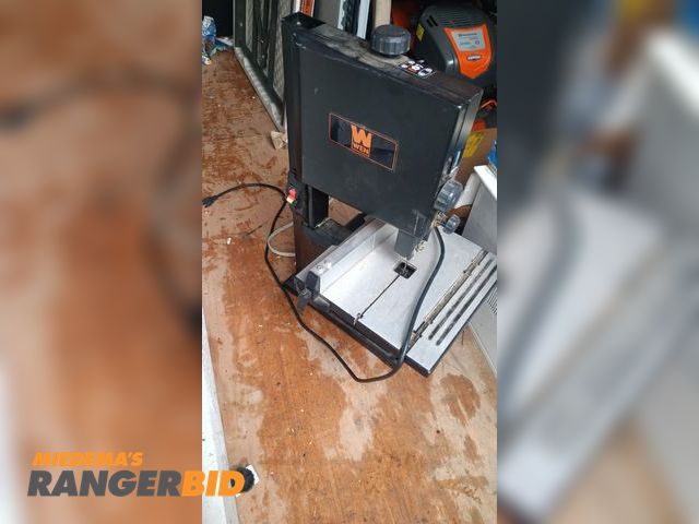 Lot 30-30-1776 - 1 Electric Powered Cutting saw Wen band saw . Cutting height is approximately 10 inches