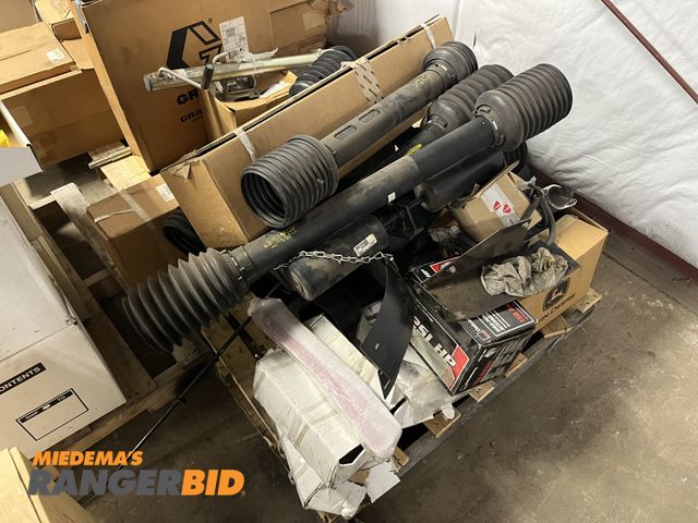 Lot 30-1771 - Pallet of tractor parts.