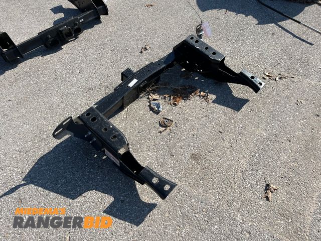 Lot 30-665 - 1 2025 Ford F-250 Hitch assembly. Never used.
