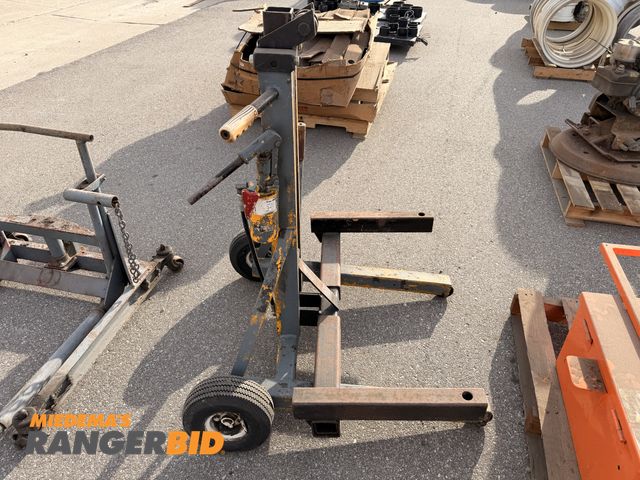 Lot 30-4396 - Wheel Jack