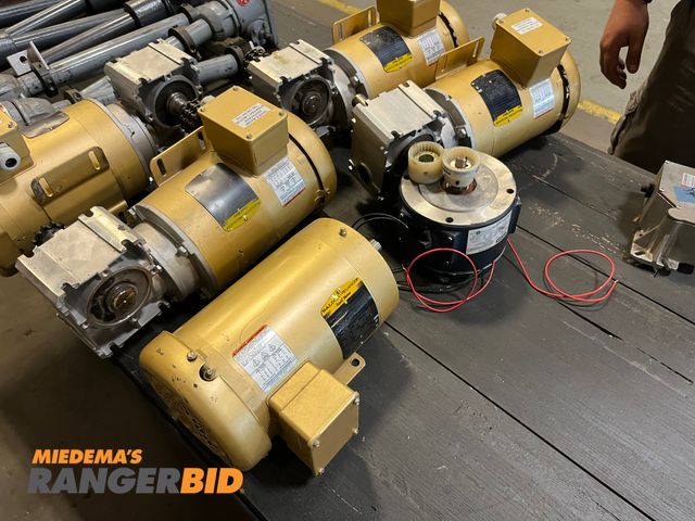 Lot 30-2418 - (5) Baldor Super E Motor 1.5 hp, comes iwith 4 gear boxes