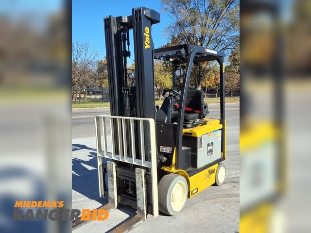 Lot 30-12008 - Yale 6,000lbs Electric Forklift Model ERC060VG, 48V battery, 480 volt 3ph charger included, sold as is where is, make your...