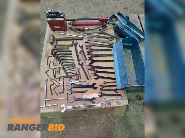 Lot 30-4873 - Lot includes Snap-On Volt Meter and Wrenches, and other Tools