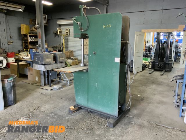 Lot 30-10421 - Hydraulic Press, works