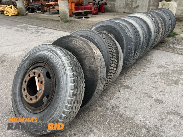 Lot 30-53919 - (14) Tires with rims. Various sizes. Seller will load.