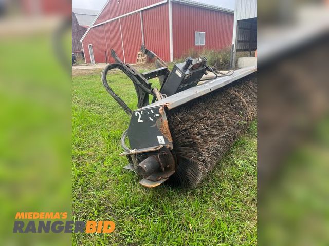 Lot 30-0 - International F42 Tractor Rake
