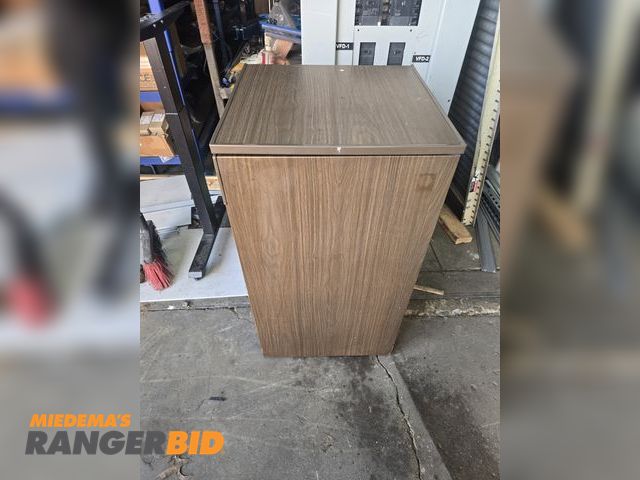 Lot 30-10919 - Bar fridge.  Works well