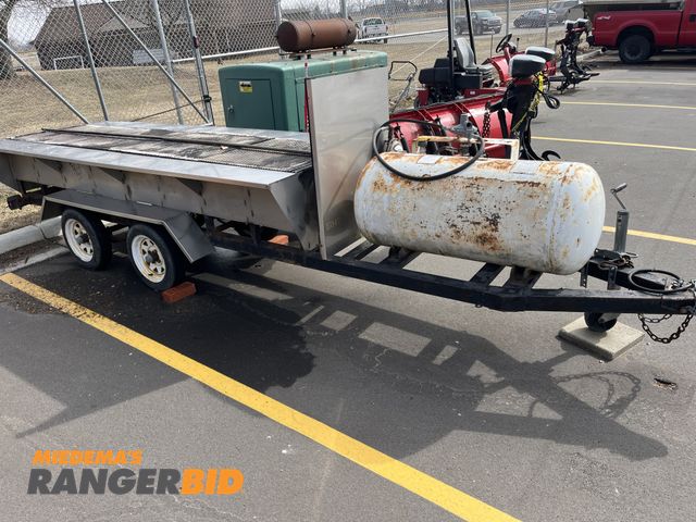 Lot 30-4433 - Towable Gas Grill with Propane Tank