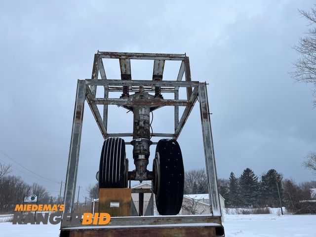 Lot 30-595 - 1 B-52 Bomber Landing Gear null Came off a training Bomber. This comes with the stand. Buyer is resp...