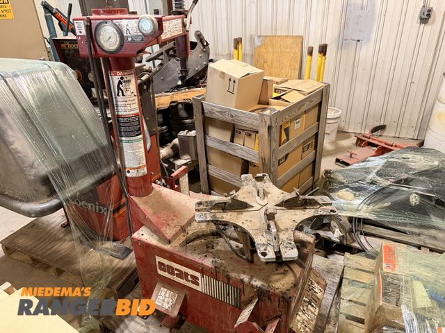 Lot 30-4000 - Coats Rim Clamp 5040A Tire Changer