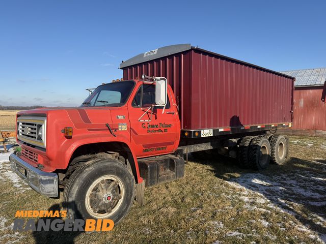 Lot 30-1319 - 1978 Chevrolet C65 Custom Deluxe Dump Truck 427ci V8 Gas, 13 Speed Manual Trans, 29540 GVWR, Air Bra...