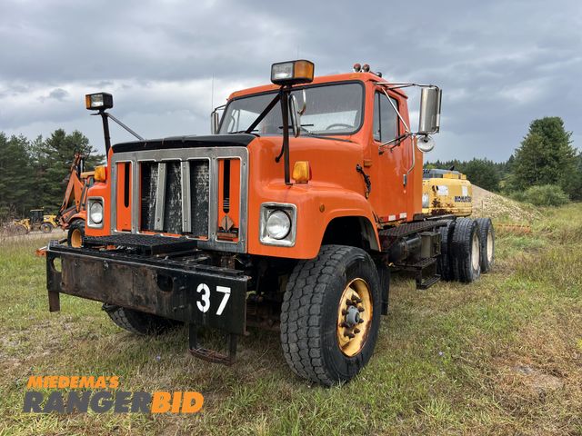 Lot 30-1746 - 2002 International F-2574 6x4 with 10.8L Cummins Dump Truck