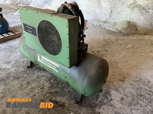 Lot 30-2310 - SSS Pneumatic Air compressor