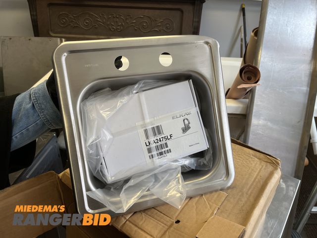 Lot 30-4575 - Elkay Sink LKA2475LF