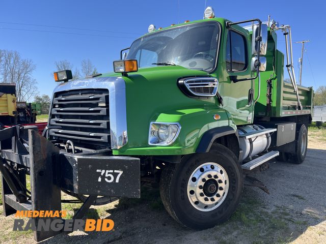 Lot 30-4790 - 2013 Freightliner 114SD 4x2 Dump Truck