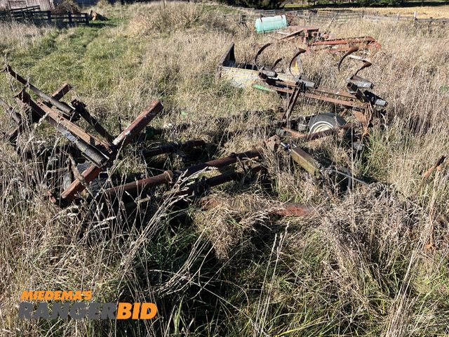 Lot 30-2035 - Chisel Plow