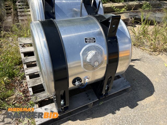 Lot 30-1491 - DTNA 50 Gallon Aluminum Fuel tanks with straps