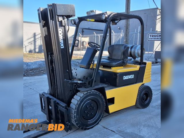 Lot 30-166 - Daewoo 5,000lbs Pneumatic Tire Forklift - See video for operation