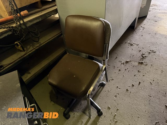 Lot 30-3735 - Lot of 2 office chairs