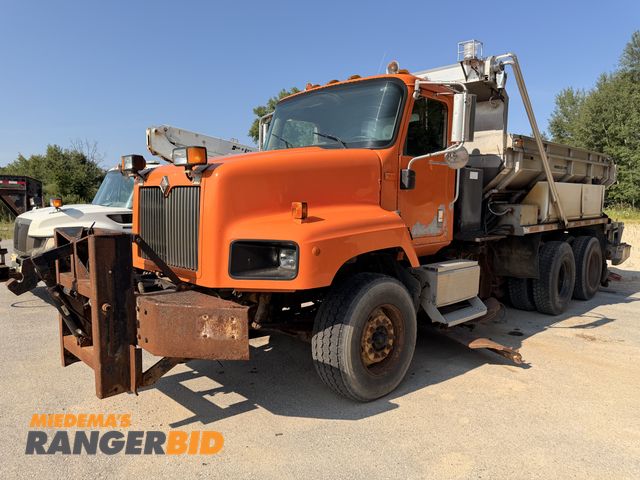 Lot 30-3461 - 2005 International Paystar 5600i 6x4 500HP Dump Truck