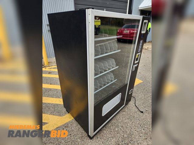 Lot 30-10769 - Refrigerated Vending Machine - Piranha KVM-G432 Steel