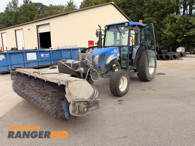 Lot 30-3990 - New Holland T4020 Deluxe Tractor