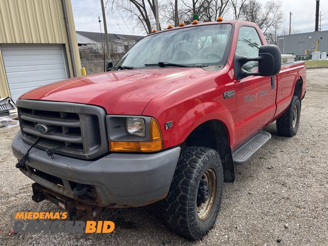 Lot 30-2147 - 2000 Ford F-250 Regular Cab Pickup Truck Plow Truck 4x4