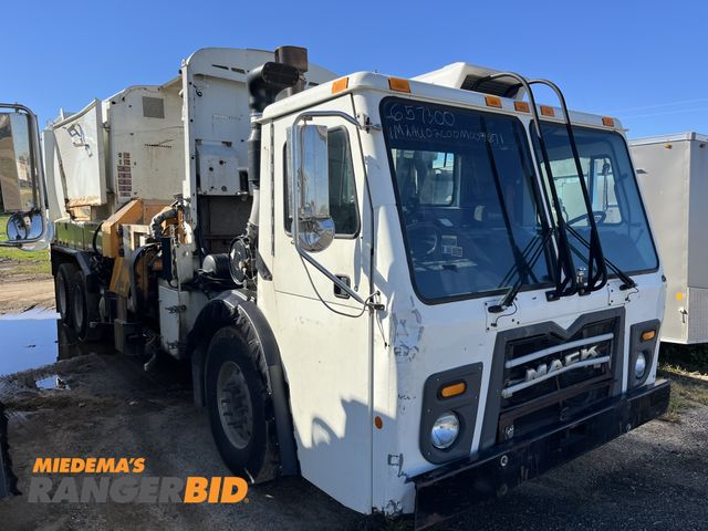Lot 30-910 - 2013 Mack LEU613 31yd Labrie side loading refuse body with tipping arm. Garbage Truck