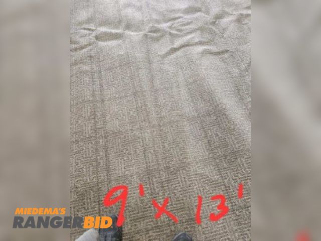 Lot 30-532306 - lot of 2 hotel carpet remnants new hotel carpet remnants 9' x 13', 7' x 7'.  Inspection of the items...