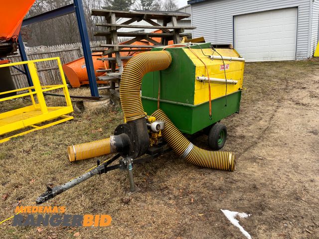 Lot 30-625 - Trac Vac Leaf Vac Trailer
