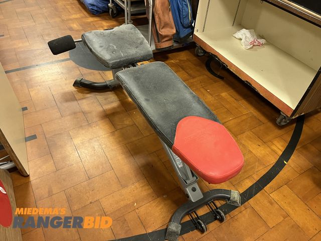 Lot 30-2070 - Weight Bench