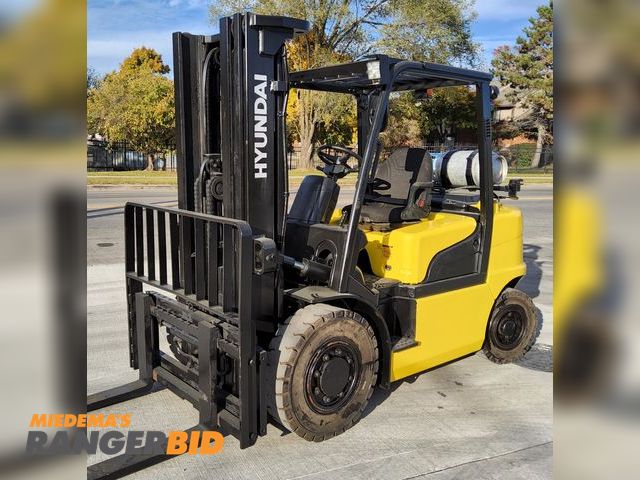 Lot 30-150 - Hyundai 8,000lbs Capacity Pneumatic Forklift - See video for operation