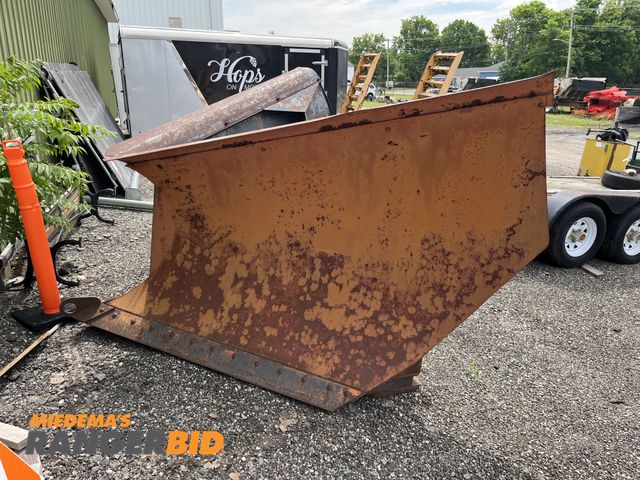Lot 30-955 - Root 441V 78  Front V Plow sn 15918
Seller will load