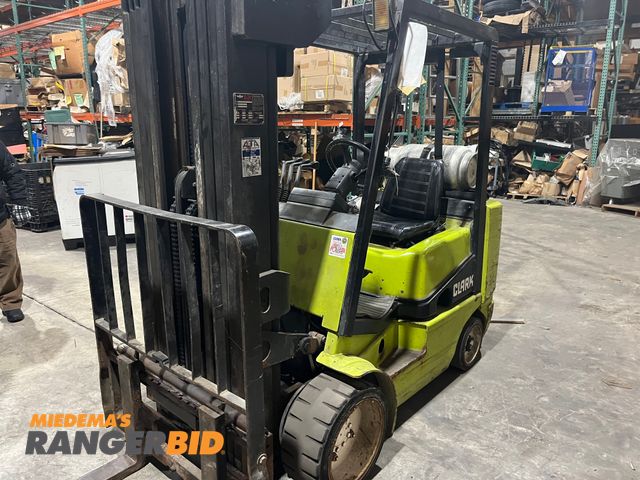 Lot 30-598 - Clark CGC25 Forklift