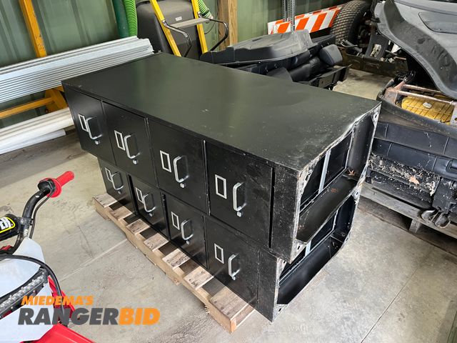 Lot 30-2553 - Lot of (2) filing cabinets