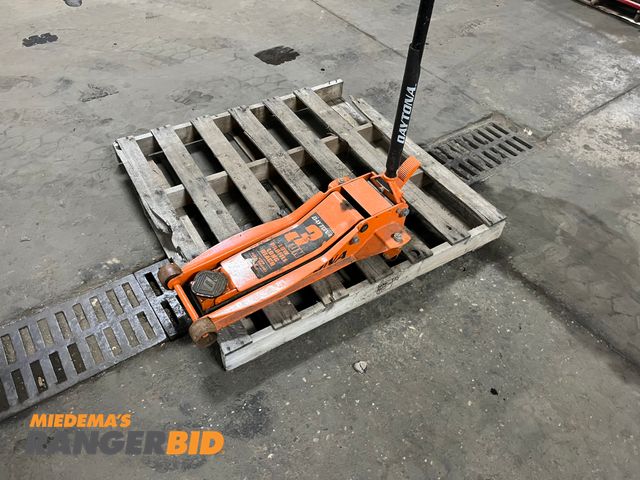 Lot 30-2231 - Daytona 3 ton Jack