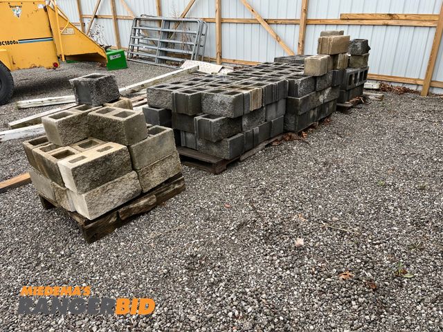 Lot 30-2564 - 4 Pallets of Cinder Blocks Seller will load.