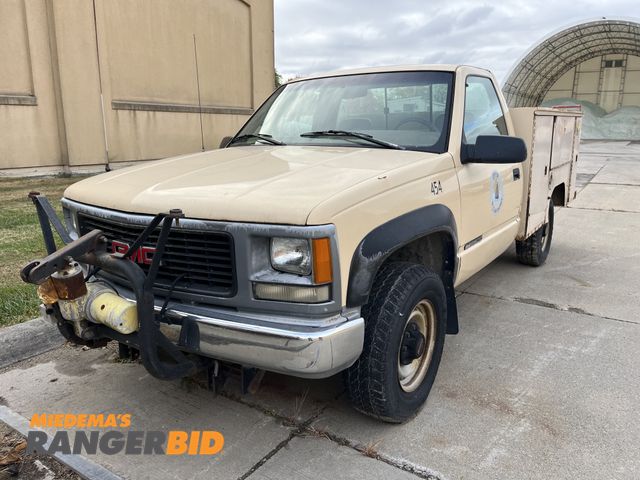 Lot 30-1999 - 1999 GMC Sierra 2500 Service Body Regular Cab Pickup Truck 4x4